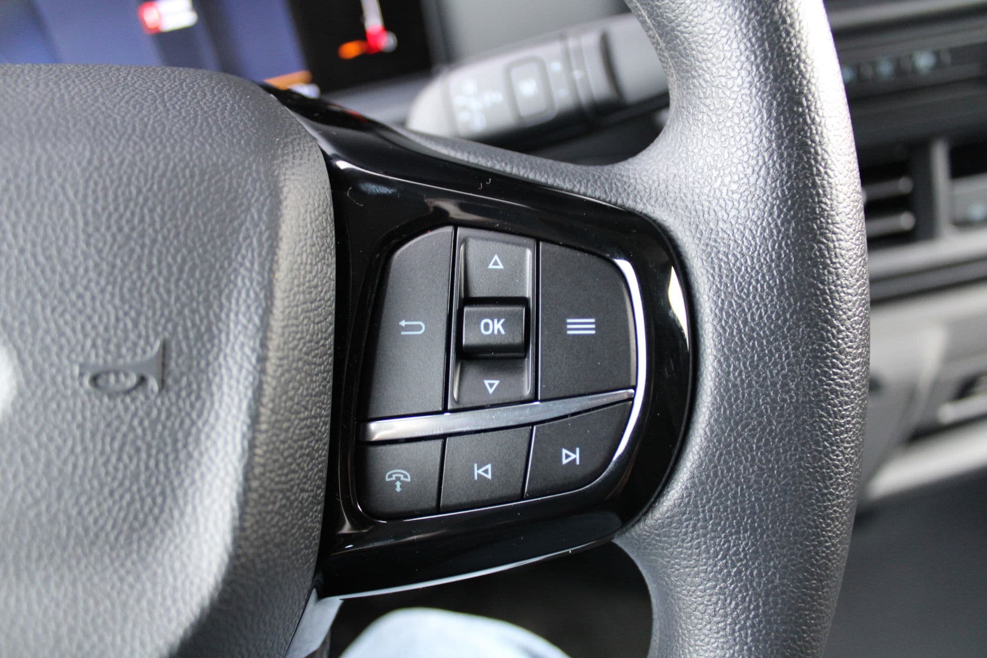 Ford Transit Custom 320 2.0 TDCI L2H1 Trend 170pk - Achterklep - Carplay - Android - LED koplampen - Stoelverwarming - 70l tank - Rijklaar thumbnail 22