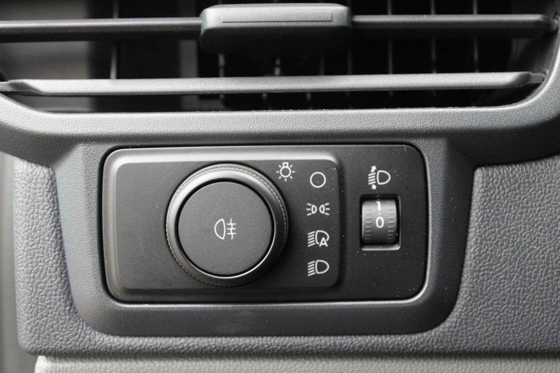 Ford Transit Custom 320 2.0 TDCI L2H1 Limited 170pk - 1+1 Stoelopstelling - 2x Schuifdeur - Adaptive Cruise - Verwarmd stuur - Blind spot - Navigatie - Camera - Draadloos laden - Rijklaar thumbnail 25