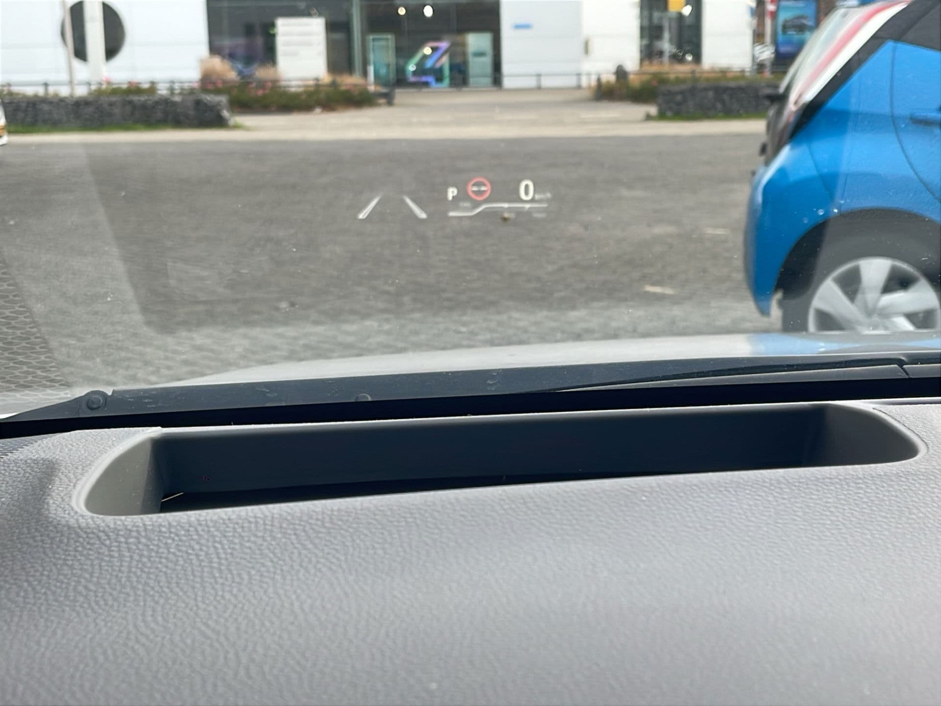 Toyota Corolla Touring Sports 1.8 Hybrid Dynamic | 10jr garantie | HUD | Camera | Carplay | Navi thumbnail 3