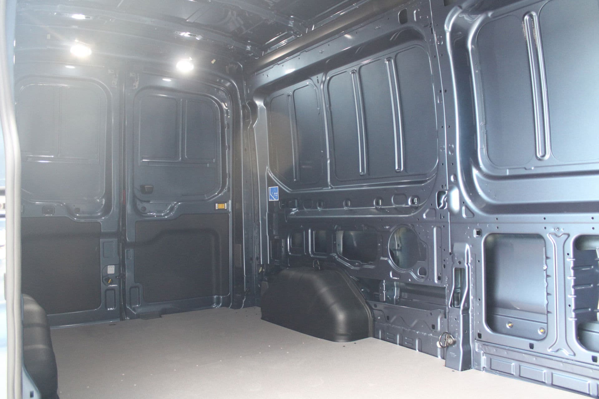 Ford Transit 350 2.0 TDCI L3H2 Limited 165pk - LUCHTVERING - ACC - Blind Spot - 360 camera - Navigatie - Stoel-Stuurverwarming - Trekhaak - Rijklaar thumbnail 6