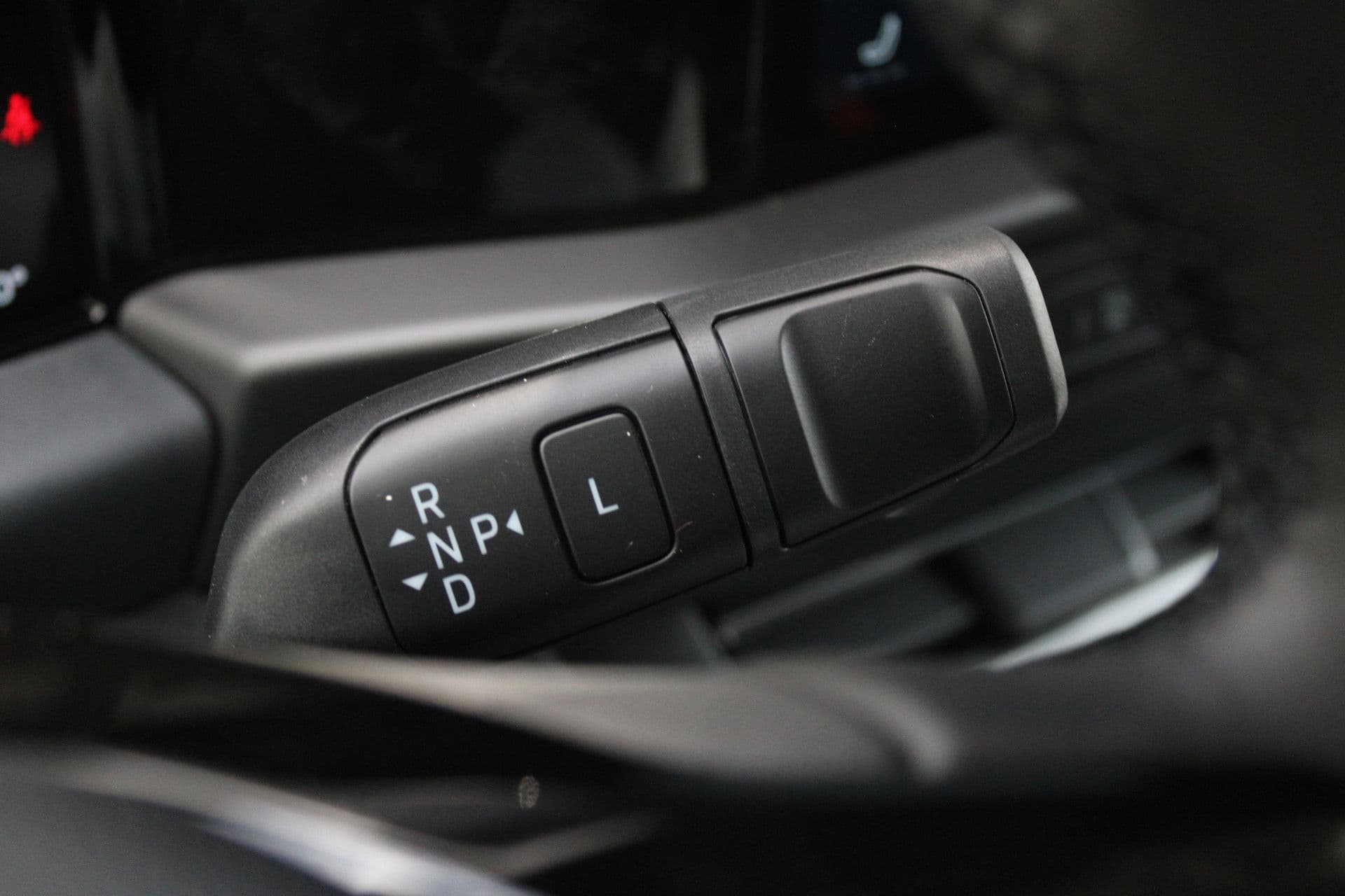 Ford Transit Custom 340 2.5 PHEV L2H1 Limited 232pk - 8 zits - Adaptive Cruise - Blind spot - Navi - Stuurverwarming - Airco achterin - Incl BPM - Rijklaar thumbnail 13