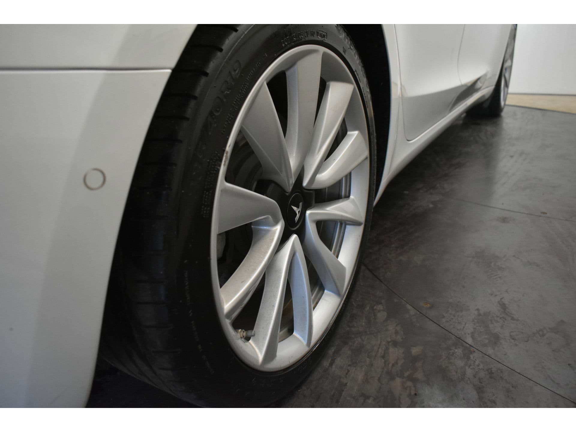 Tesla Model 3 Long Range AWD 75 kWh | Trekhaak | 19" | Autopilot | FSD Comp | Leder | Camera | Panodak thumbnail 2