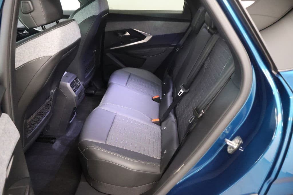 Peugeot 3008 1.2 Hybrid 145 GT thumbnail 10