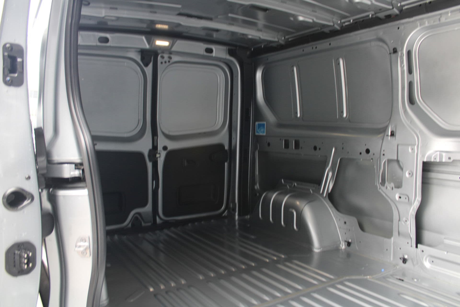 Renault Trafic 2.0 Blue dCi 150pk T30 L2H1 Advance - Achteruitrijcamera - Carplay - Android - Allseason - Trekhaak - Rijklaar thumbnail 7