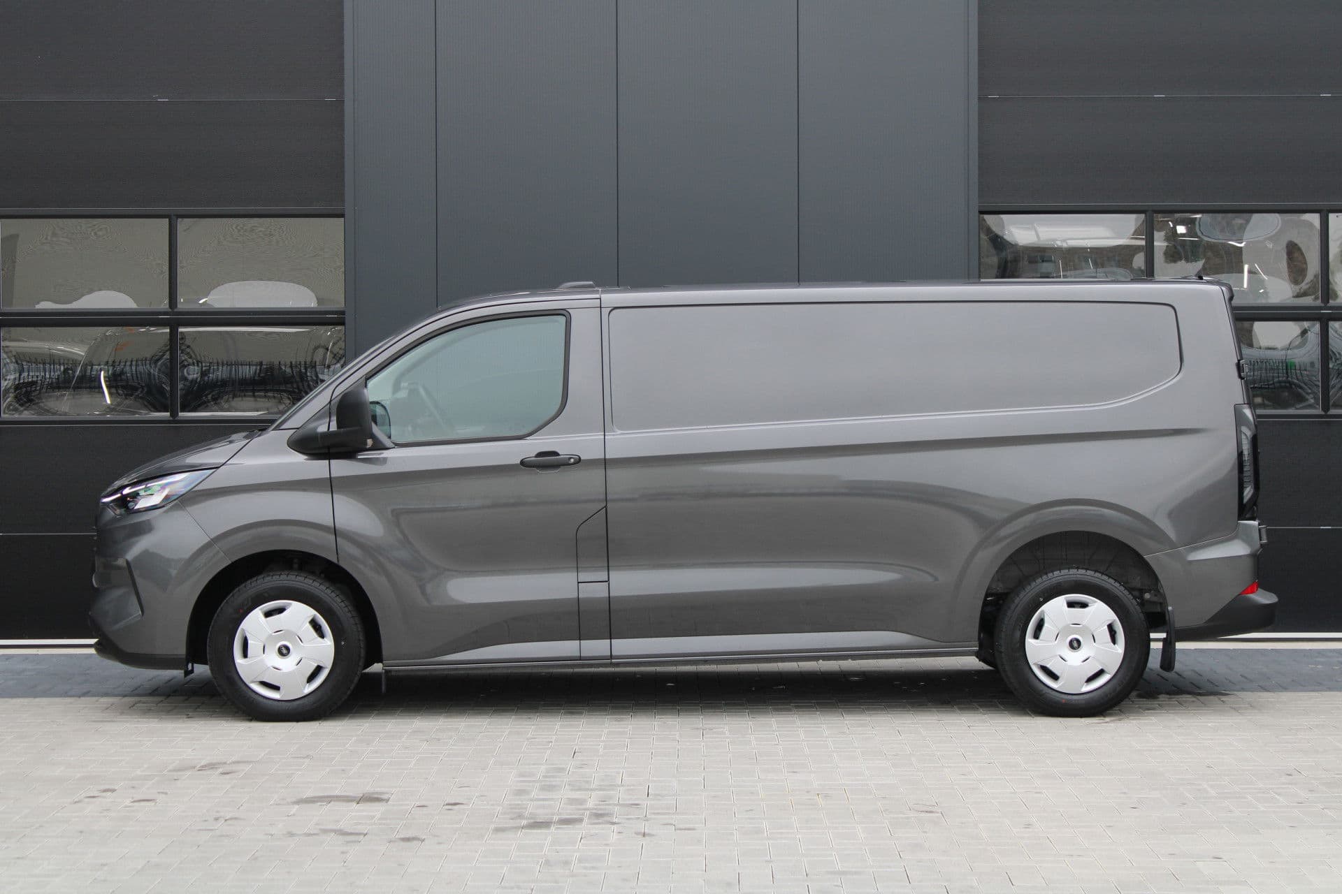 Ford Transit Custom 320 2.0 TDCI L2H1 Trend 136pk - Carplay - Android - LED koplampen - Stoelverwarming - 70l tank - Rijklaar thumbnail 10