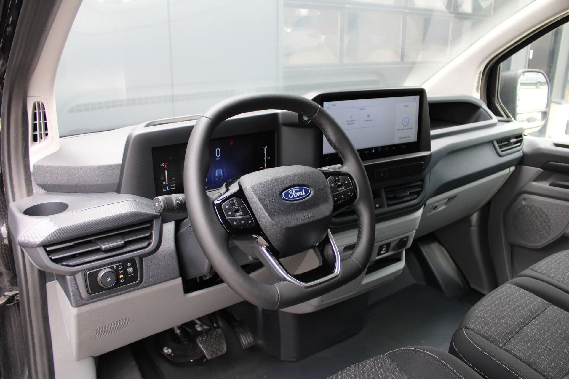 Ford Transit Custom 320 2.0 TDCI L2H1 Trend 170pk - 4x4 AWD - 2x Schuifdeur - Carplay - Android - Camera - Stoelverwarming - Verwarmd stuurwiel - Rijklaar thumbnail 2
