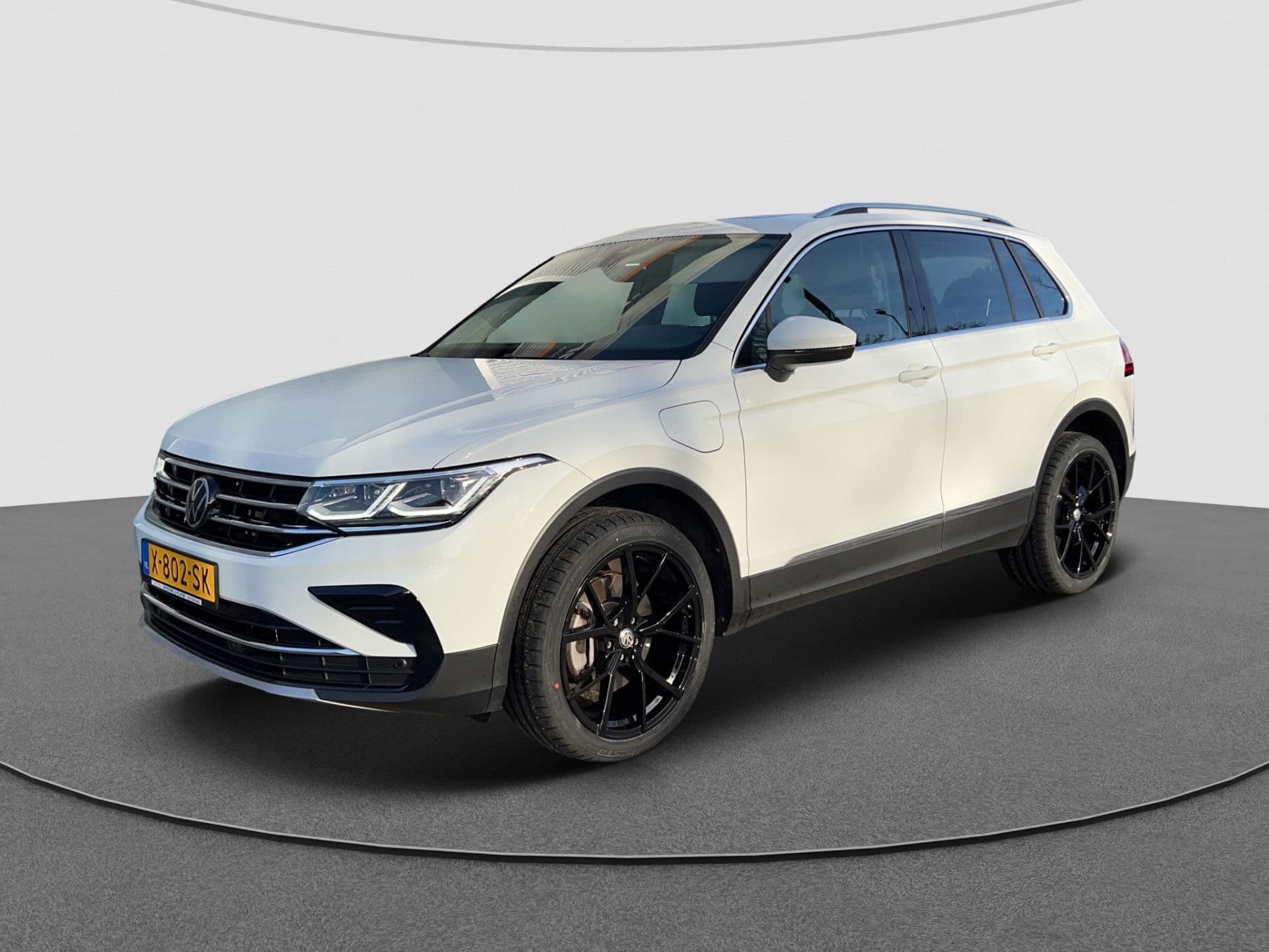 Volkswagen Tiguan 1.4 TSI PHEV Business+ | Panodak | navi | virtual | camera! thumbnail 15
