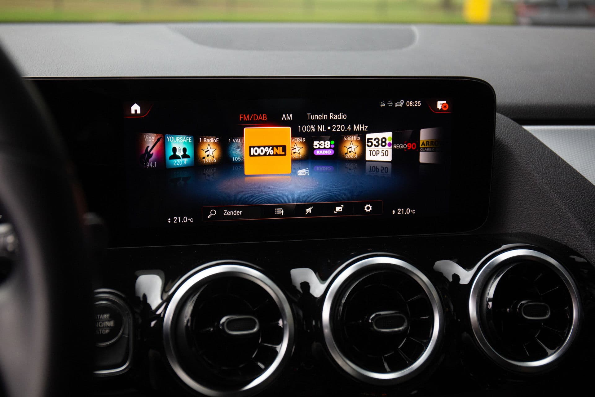 Mercedes-Benz GLA 250 e Business Solution AMG Limited , Trekhaak, Camera, Stoelverwarming, Cruise control thumbnail 14