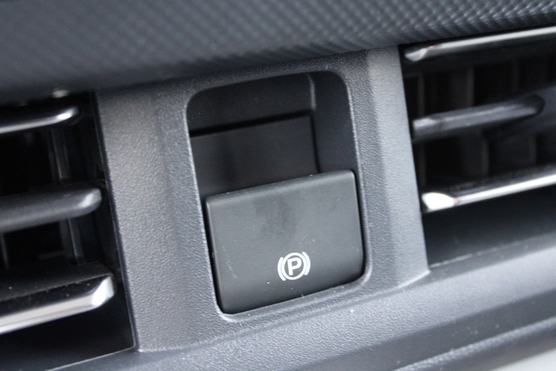 Ford Transit Custom 320 2.0 TDCI L2H1 Limited 150pk - Adaptive Cruise - Verwarmd stuur - Blind spot - Navigatie - Camera - Draadloos laden - Rijklaar thumbnail 32