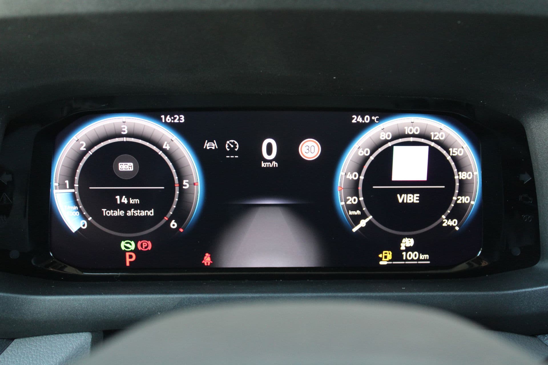 Volkswagen Crafter 35 2.0 TDI L3H2 177pk - Facelift - Navigatie - LED - Geveerde stoel - Virtual cockpit - Camera - Verwarmd stuur - Stoelverwarming - Rijklaar thumbnail 13