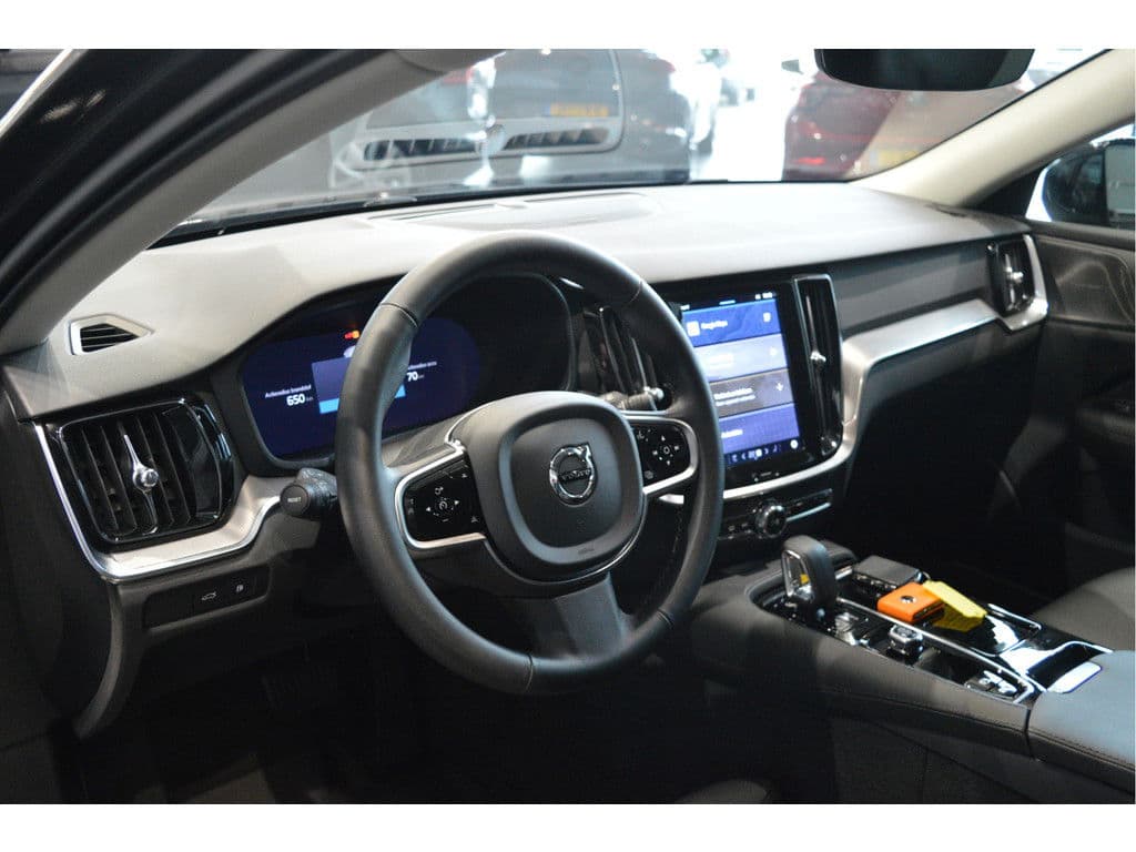 Volvo V60 2.0 T6 Plug-in hybrid AWD Plus Dark leer trekhaak !! thumbnail 17