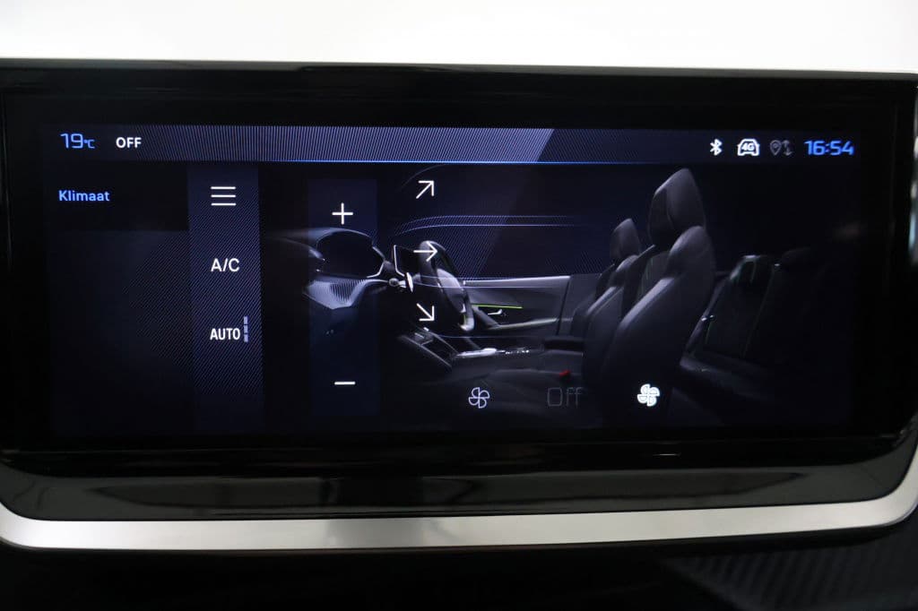 Peugeot 2008 1.2 Hybride 145 Allure | 360 Camera | Luxe thumbnail 21