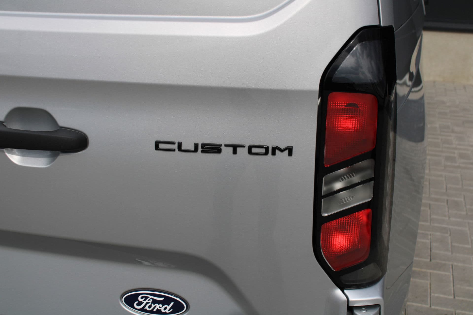 Ford Transit Custom 320 2.5 PHEV L2H1 Trend 232pk - 5 jaar GARANTIE - 2x Schuifdeur - Adaptive Cruise - Blind Spot - Navigatie - Camera - Verwarmd Stuur - Rijklaar thumbnail 40