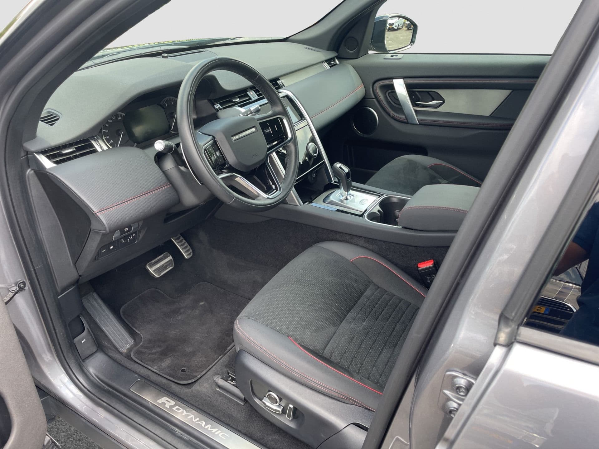 Land Rover Discovery Sport P300e R-Dynamic S | 360 Camera | Alcantara thumbnail 2