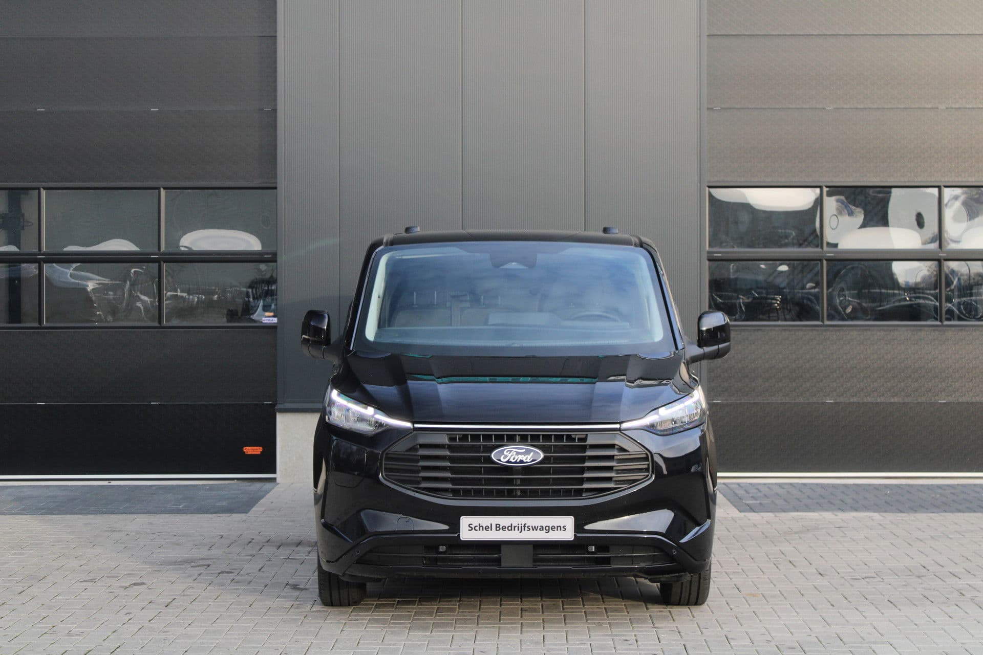 Ford Transit Custom 320 2.5 PHEV L2H1 Limited 232pk - 2x Schuifdeur - Trekhaak - Stoel/Stuurverwarming - Blindspot - Keyless - Rijklaar thumbnail 2