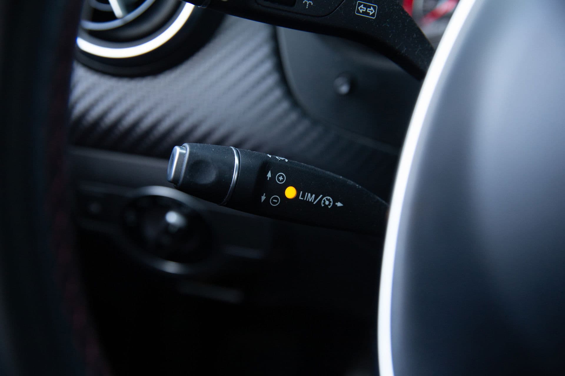 Mercedes-Benz A-Klasse 180 Business Solution AMG Upgrade Edition , Stoelverwarming, Camera, Led, NAP thumbnail 6