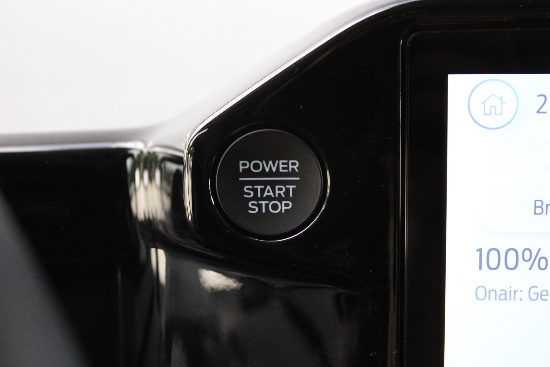 Ford Transit Custom 340 2.5 PHEV L2H1 Limited 232pk - 8 zits - Adaptive Cruise - Blind spot - Navi - Stuurverwarming - Airco achterin - Incl BPM - Rijklaar thumbnail 15