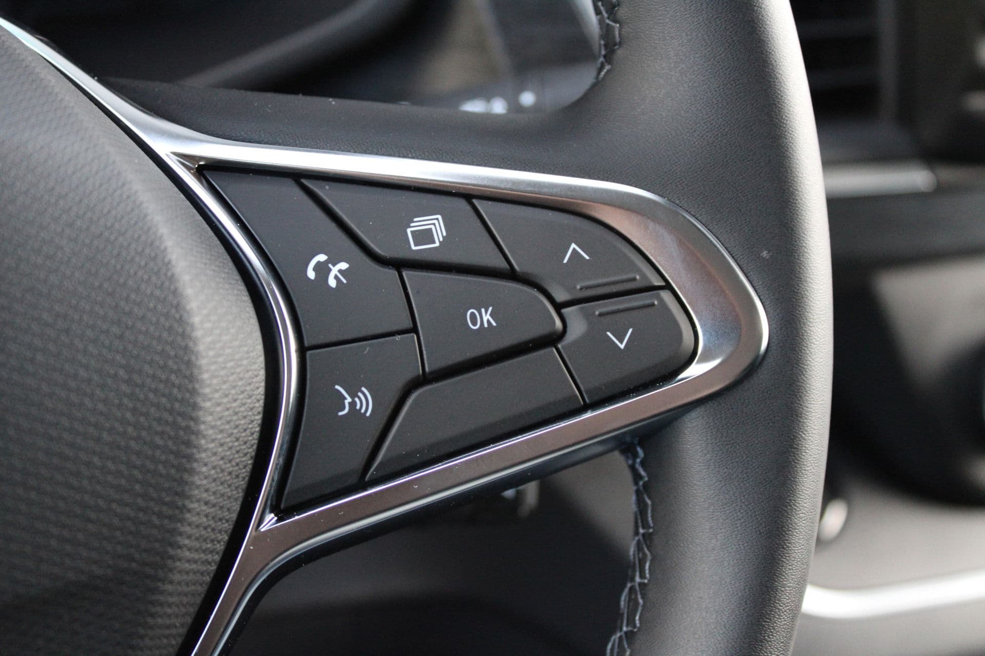 Renault Trafic 2.0 Blue dCi 170pk T29 L2H1 Extra DC - 2x Schuifdeur - Carplay - LED - Blind Spot - Navigatie - Camera - Trekhaak - Stoelverwarming - Rijklaar thumbnail 18