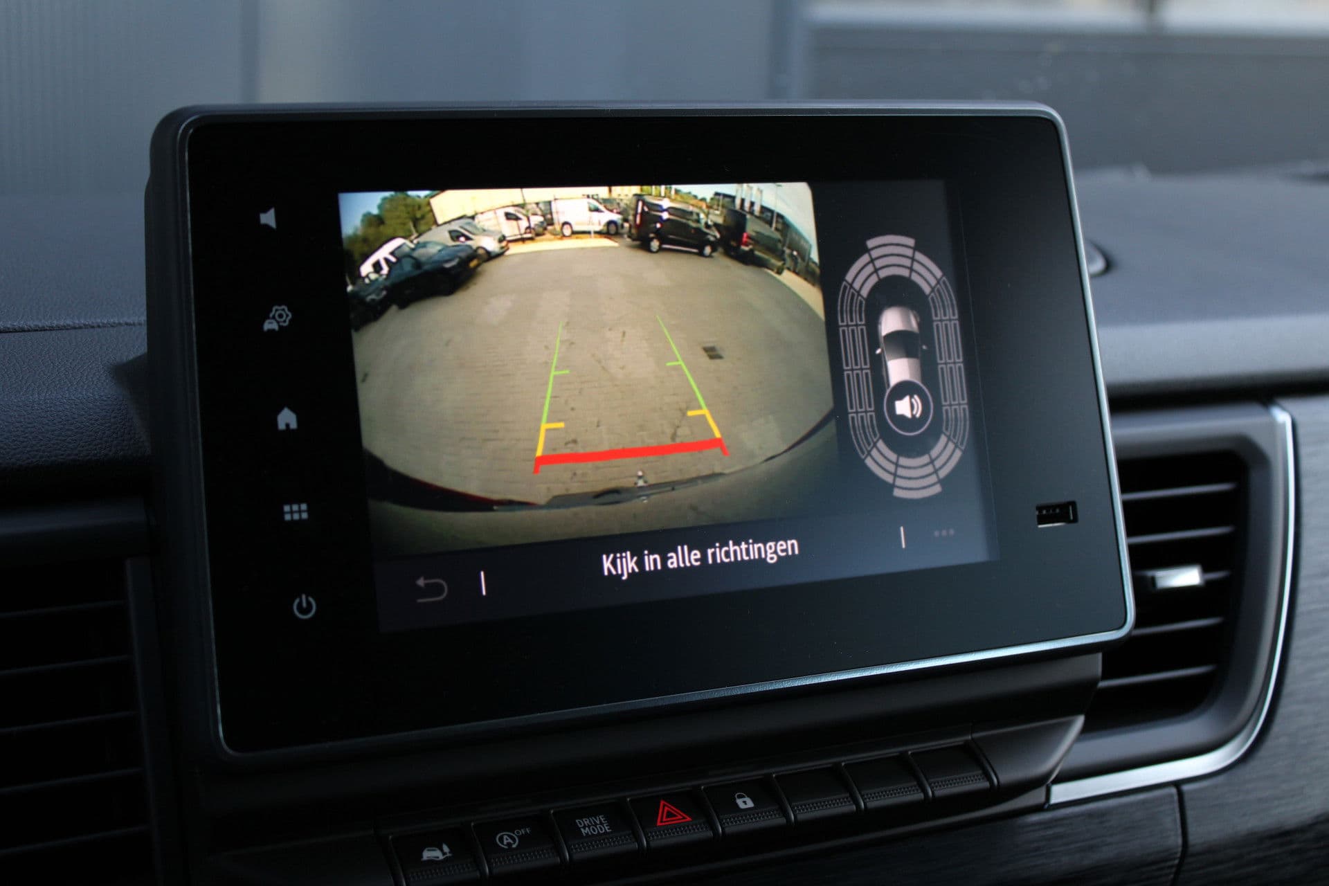 Renault Trafic 2.0 Blue dCi 170pk T29 L2H1 Extra DC - 2x Schuifdeur - Carplay - LED - Blind Spot - Navigatie - Camera - Trekhaak - Stoelverwarming - Rijklaar thumbnail 9