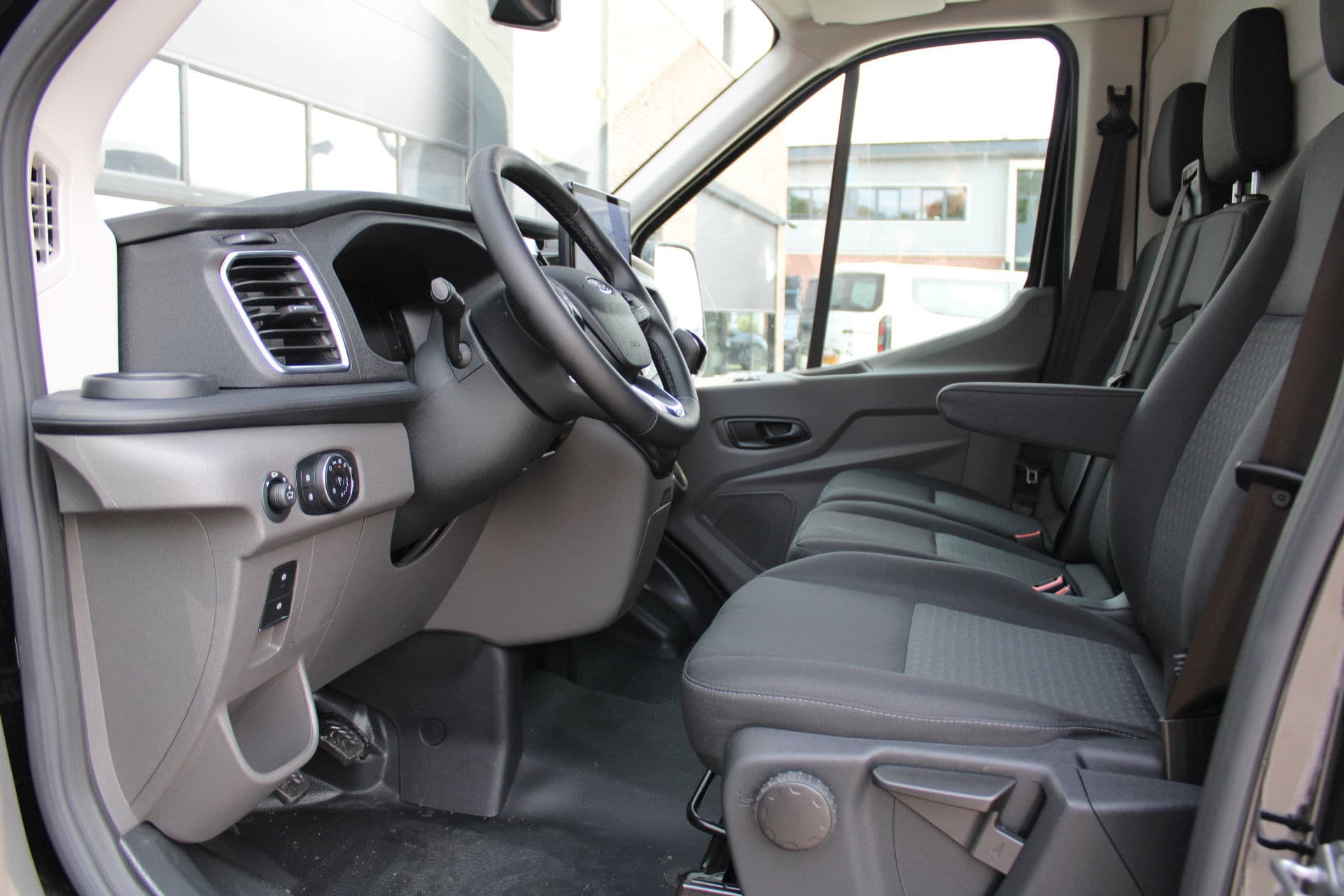 Ford Transit 350 2.0 TDCI L2H2 Trend 165pk - Facelift - 2x Schuifdeur - Adaptive Cruise - Navigatie - Blind Spot - 360 Camera - Stoel - Stuurverwarming - Rijklaar thumbnail 7