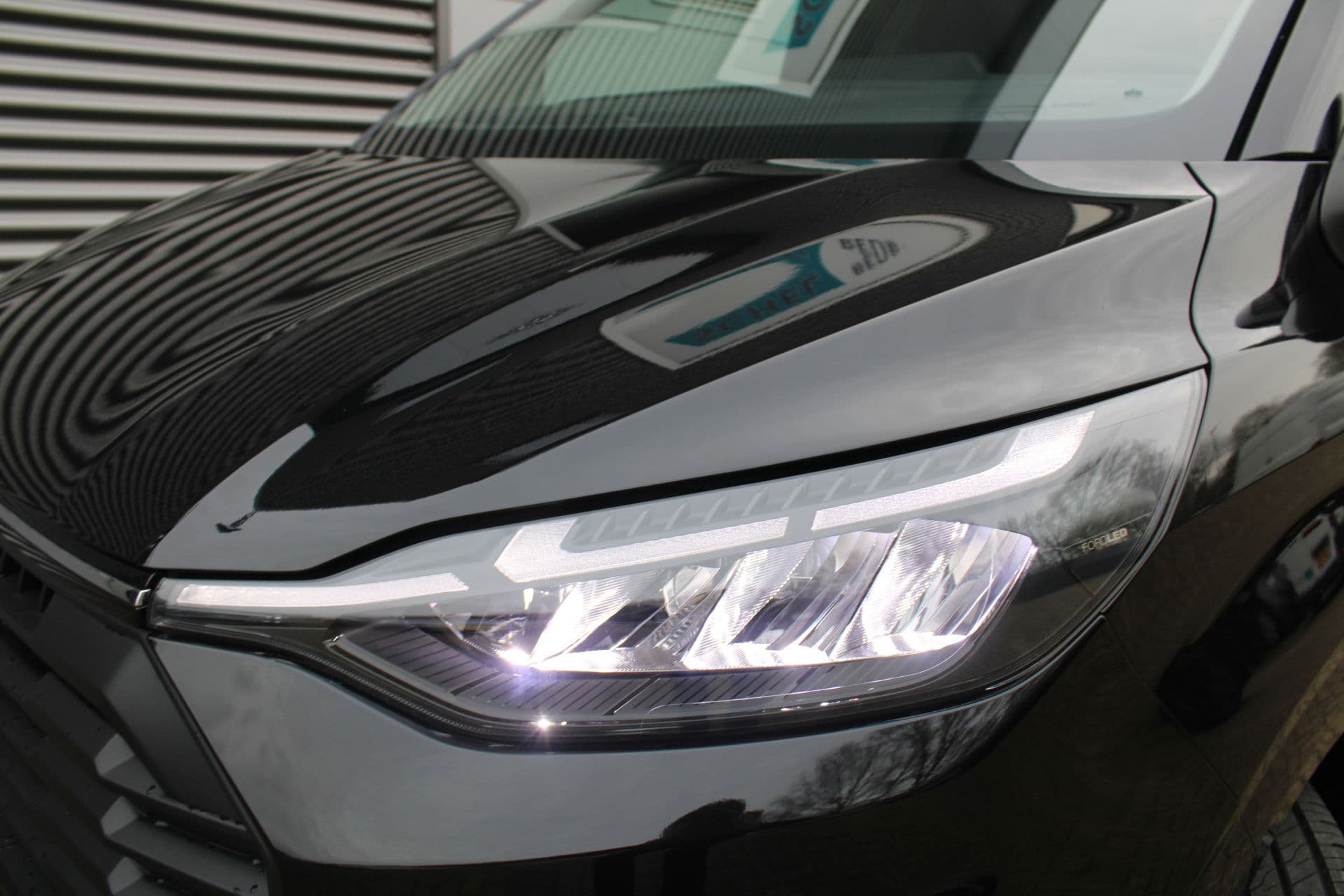 Ford Transit Custom 320 2.0 TDCI L2H1 Limited 170pk - 1+1 Stoelopstelling - 2x Schuifdeur - Adaptive Cruise - Verwarmd stuur - Blind spot - Navigatie - Camera - Draadloos laden - Rijklaar thumbnail 21