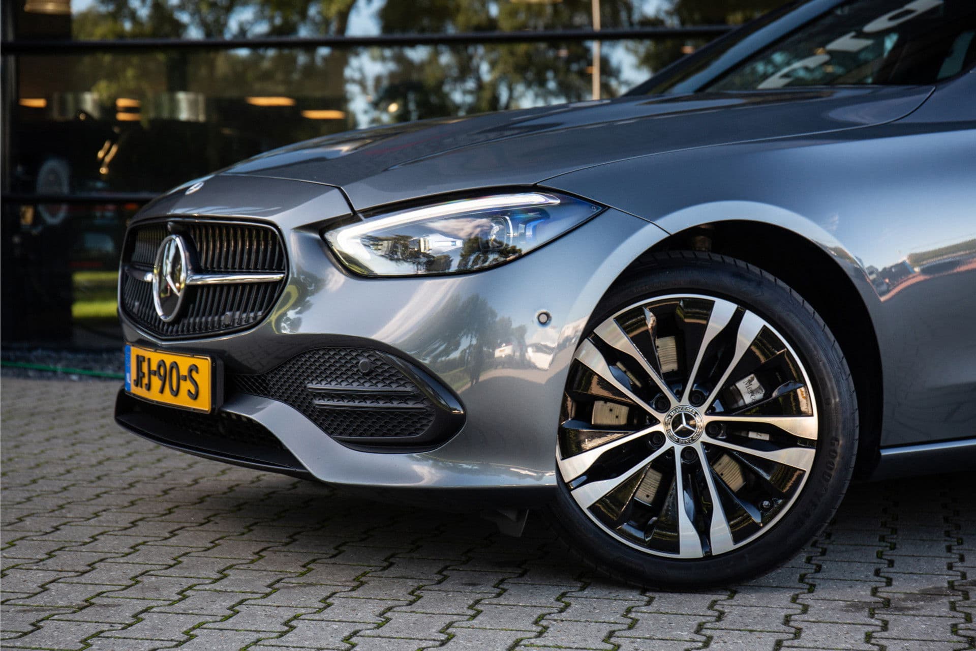 Mercedes-Benz C-Klasse Estate 300 e AMG Line , Panoramadak, Sfeerverlichting, 3D-camera, HUD thumbnail 4