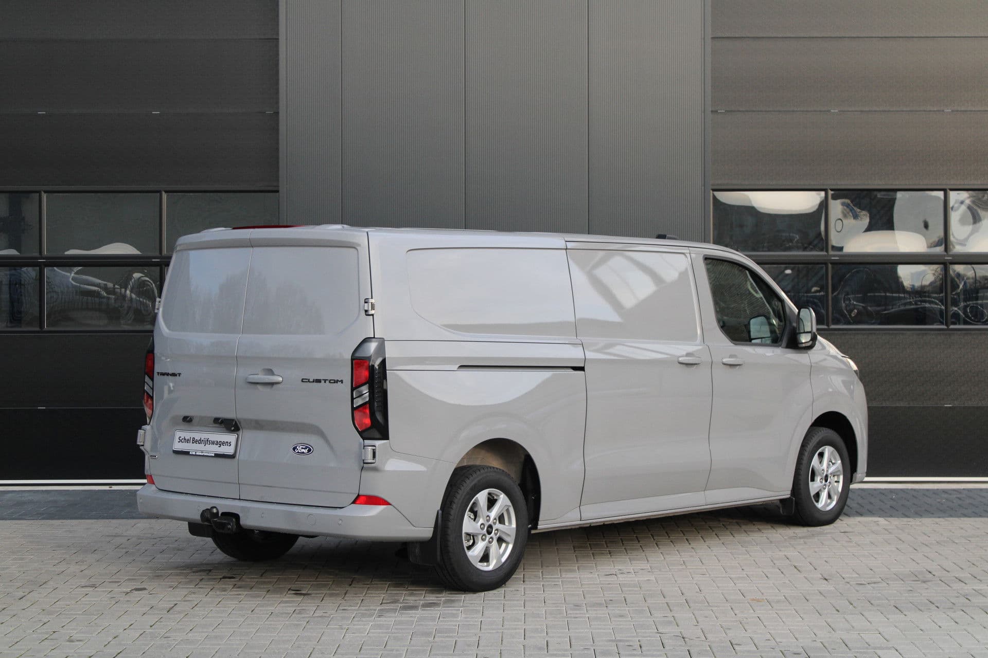 Ford Transit Custom 320 2.5 PHEV L2H1 Limited 232pk - 2x Schuifdeur - Trekhaak - Stoel/Stuurverwarming - ACC - Blindspot - Keyless - Rijklaar thumbnail 6