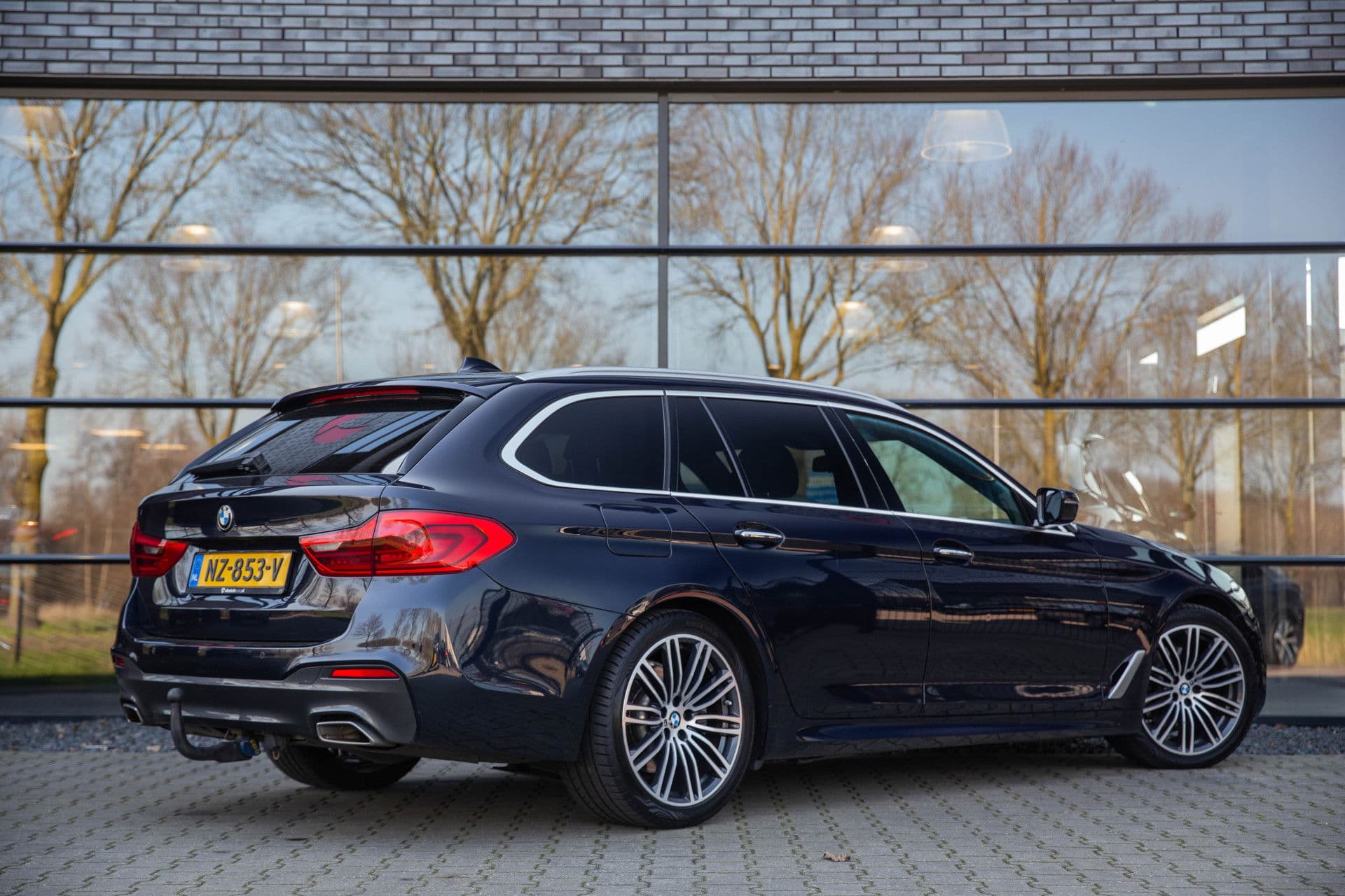 BMW 5 Serie Touring 520d Executive, , M-sport, Trekhaak, Navigatie, BMW Display Key, Origineel Nederlands thumbnail 2