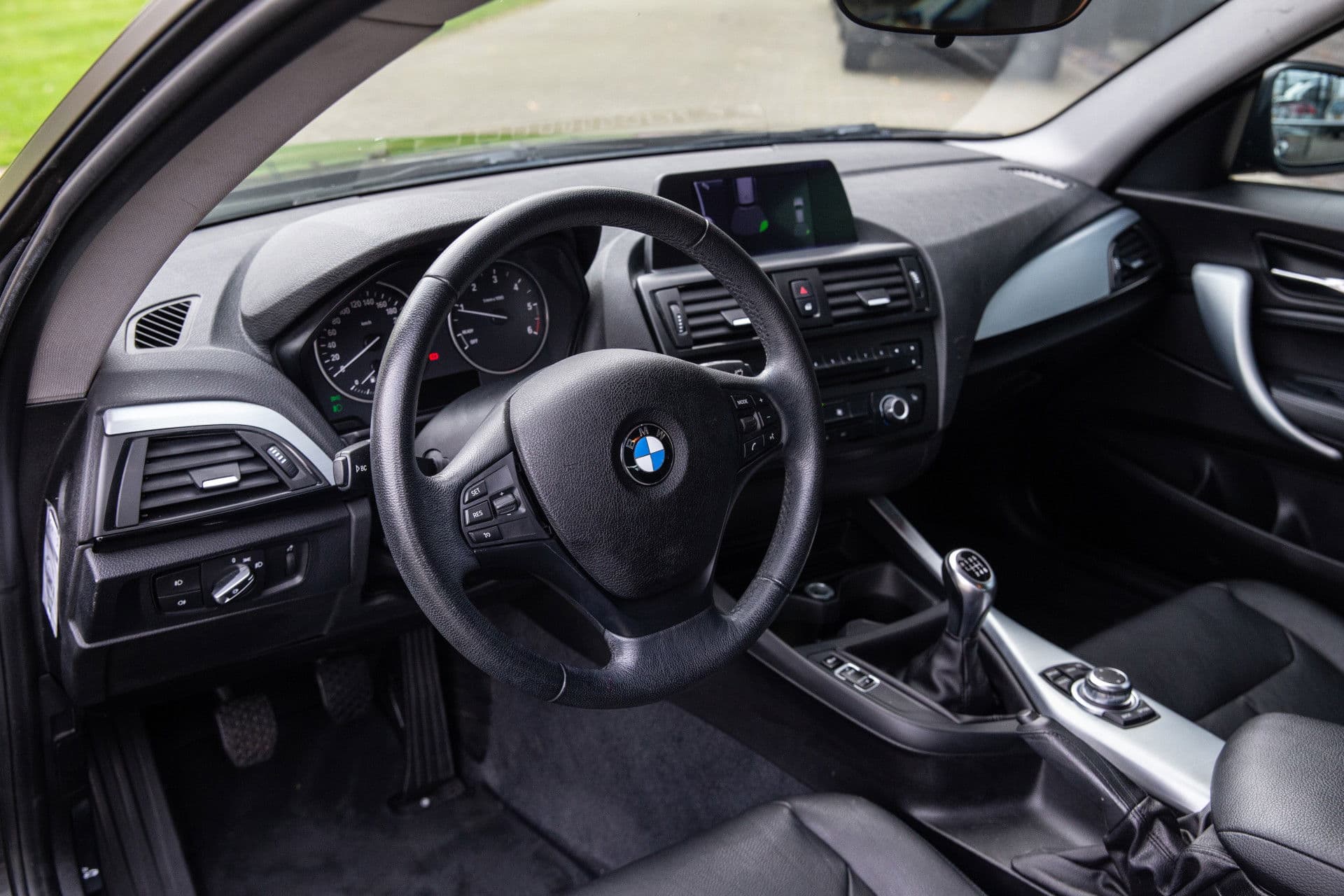 BMW 1-serie 116d , Stoelverwarming, Leder, Lichtmetalen velgen thumbnail 3