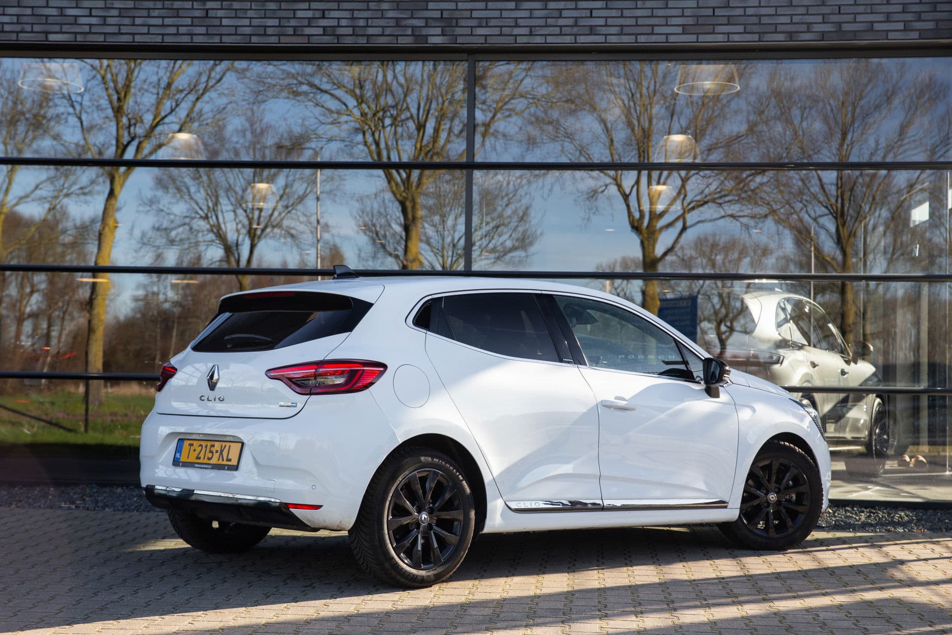 Renault Clio 1.6 E-Tech Hybrid 140 Zen , Carplay, Camera, Keyless entry, thumbnail 2