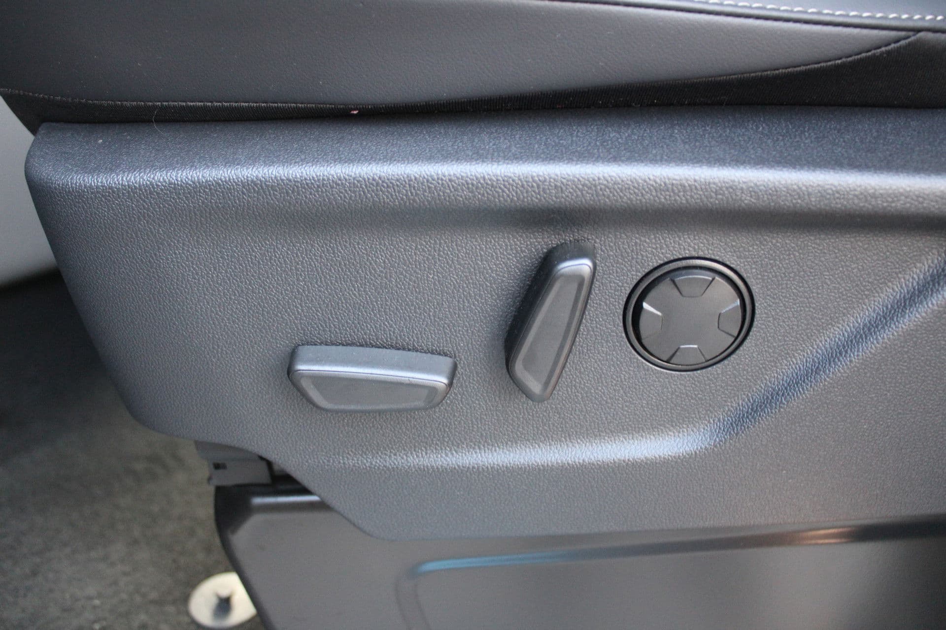 Ford Tourneo Custom 340 2.5 PHEV L2H1 Titanium X 232pk - ACC - Pano - B&O - Elek. schuifdeuren - 360 camera - Elek-Trekhaak - Prijs excl. BTW - Rijklaar thumbnail 17