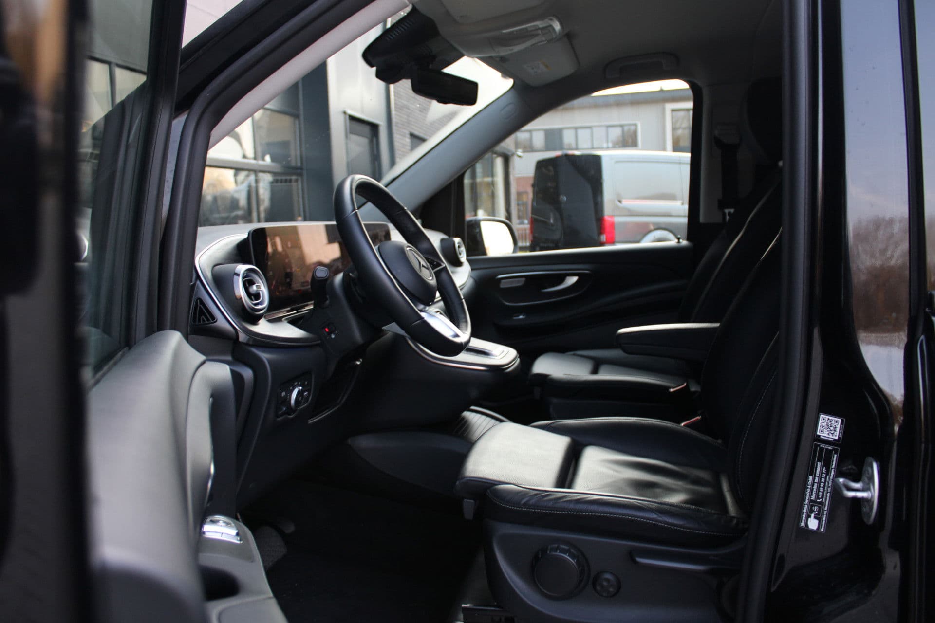 Mercedes-Benz V-Klasse 300d - Avantgarde - DC - 4-matic - 360 Cam - Multibeam - Elektrische schuifdeuren - Digitale spiegel - Volle auto - Rijklaar thumbnail 20