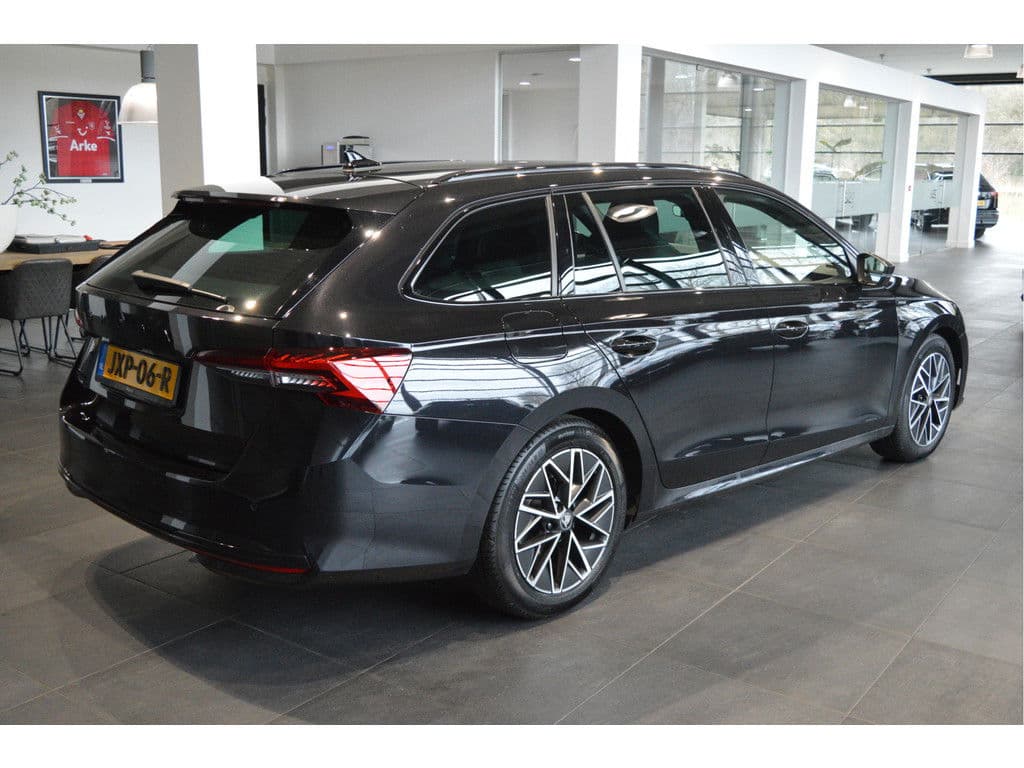 Škoda Octavia Combi 2.0 TDI Sportline navi camera led trekhaak 150 pk !! thumbnail 4