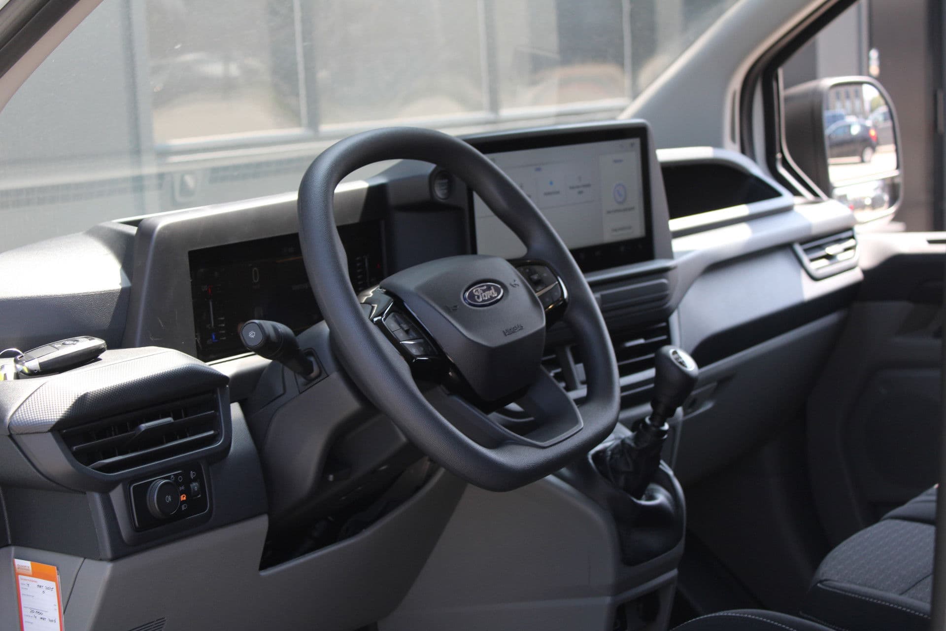 Ford Transit Custom 320 2.0 TDCI L2H1 Trend DC 136pk - Carplay - Android - Camera - Trekhaak - LED koplampen - Stoelverwarming - Draadloos laden - Rijklaar thumbnail 11