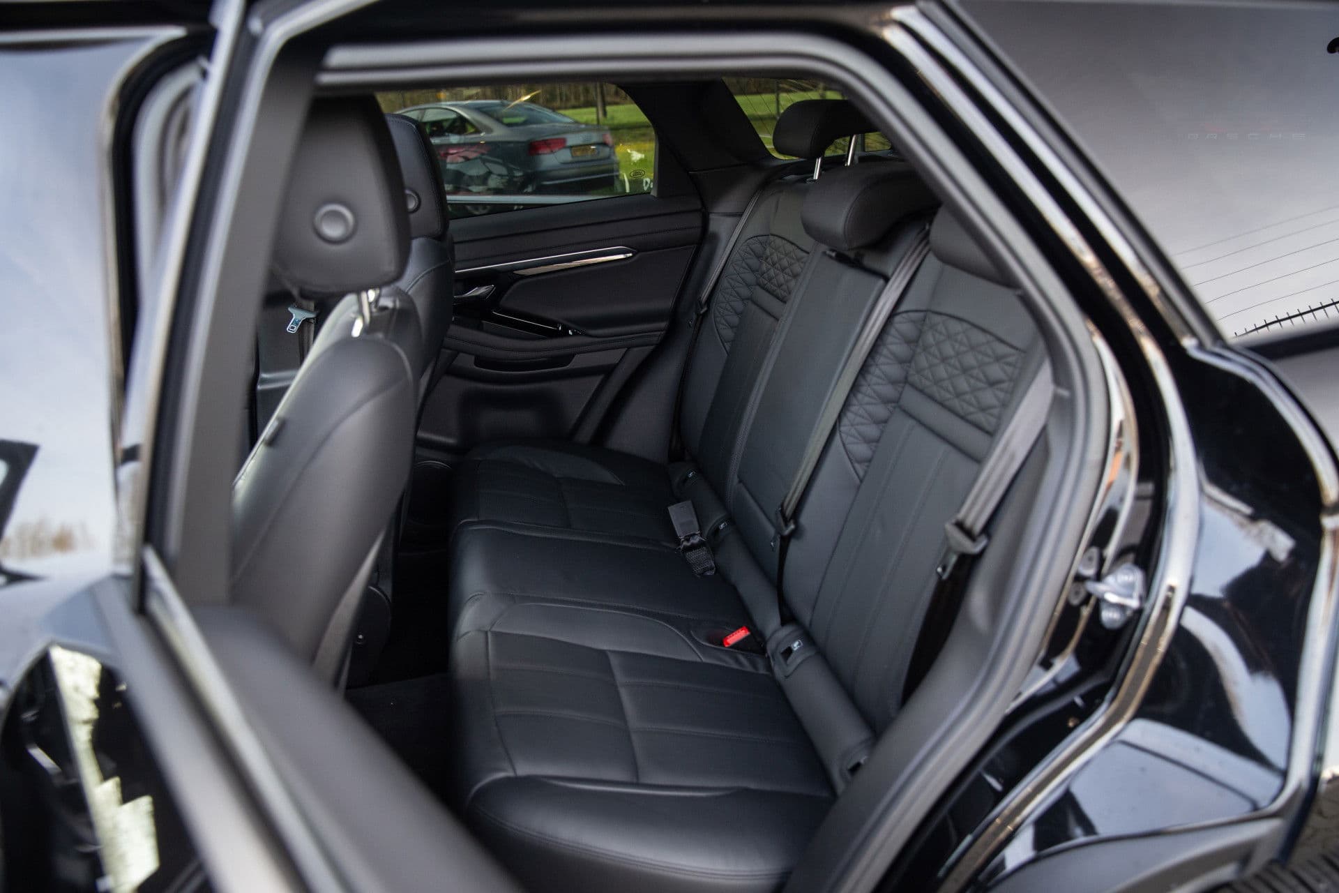 Land Rover Range Rover Evoque 1.5 P300e AWD R-Dynamic HSE Autobiography , Panoramadak, Meridian, Stoelventilatie, Head-up Display thumbnail 9