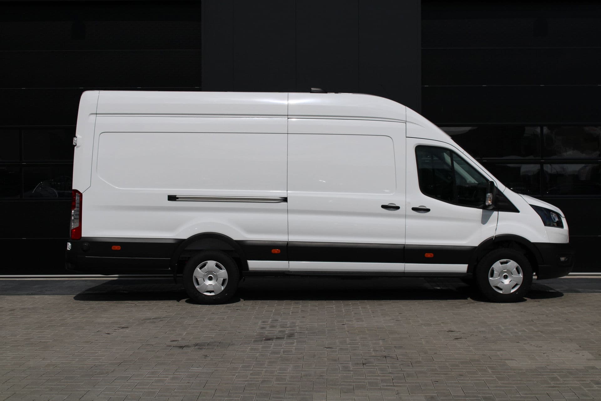 Ford Transit 350 2.0 TDCI L4H3 Trend 165pk RWD - Carplay - Android - Cruise - Camera - 270gr deuren - Rijklaar thumbnail 27