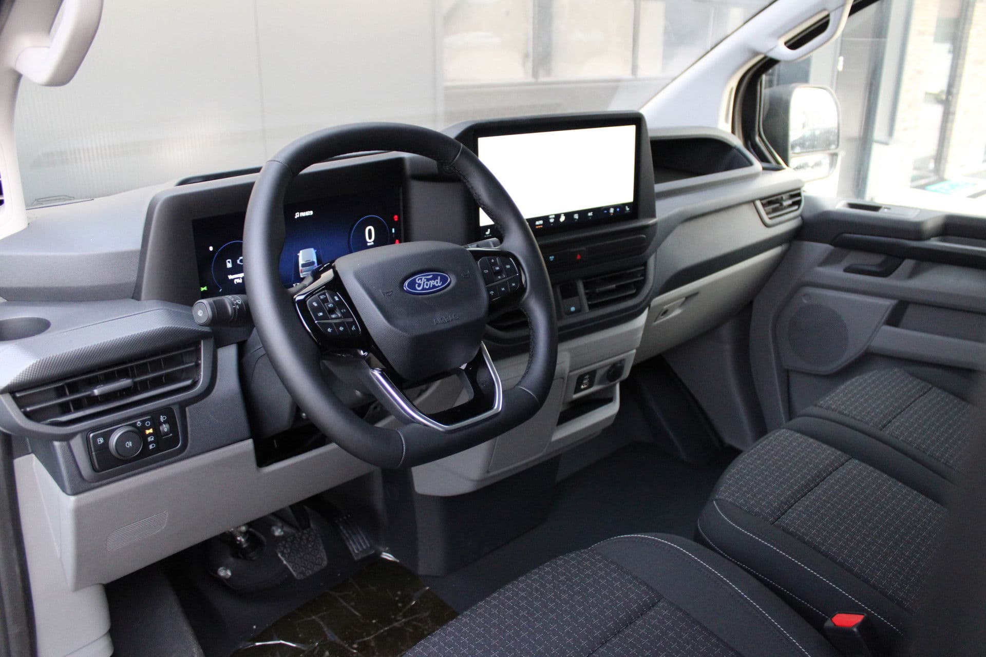 Ford Transit Custom 320 2.5 PHEV L2H1 Trend 232pk - 5 jaar GARANTIE - 2x Schuifdeur - Adaptive Cruise - Blind Spot - Navigatie - Camera - Verwarmd Stuur - Rijklaar thumbnail 17