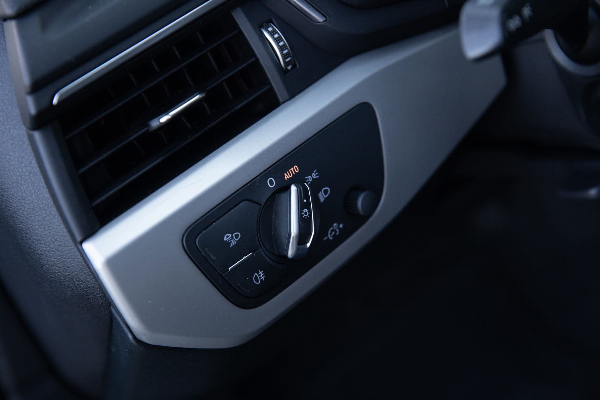 Audi A4 Avant 35 TDI Launch edition S-line , Sportstoelen, Camera, Virtual Cockpit, thumbnail 23