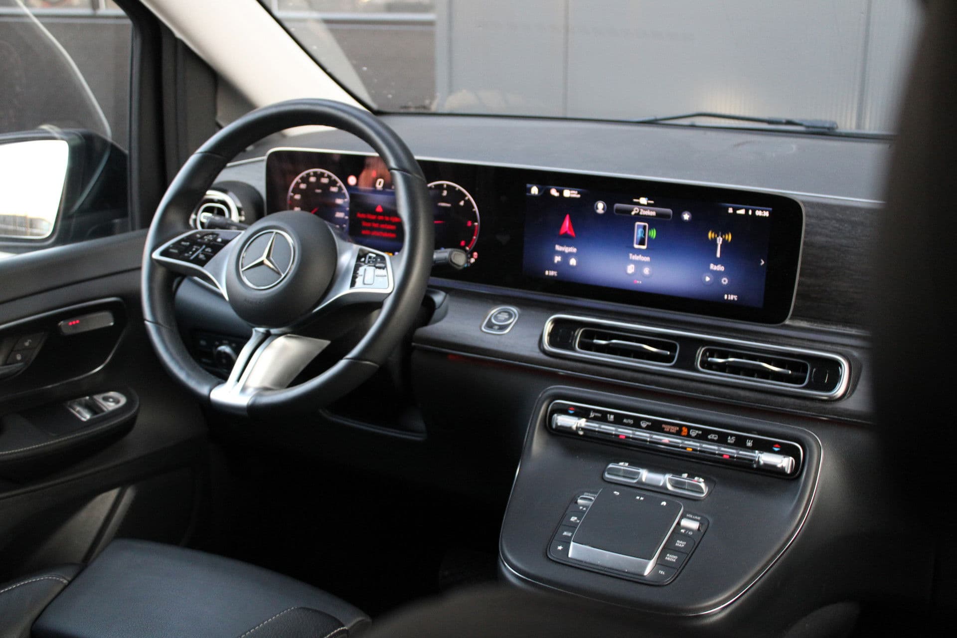 Mercedes-Benz V-Klasse 300d - Avantgarde - DC - 4-matic - 360 Cam - Multibeam - Elektrische schuifdeuren - Digitale spiegel - Volle auto - Rijklaar thumbnail 47