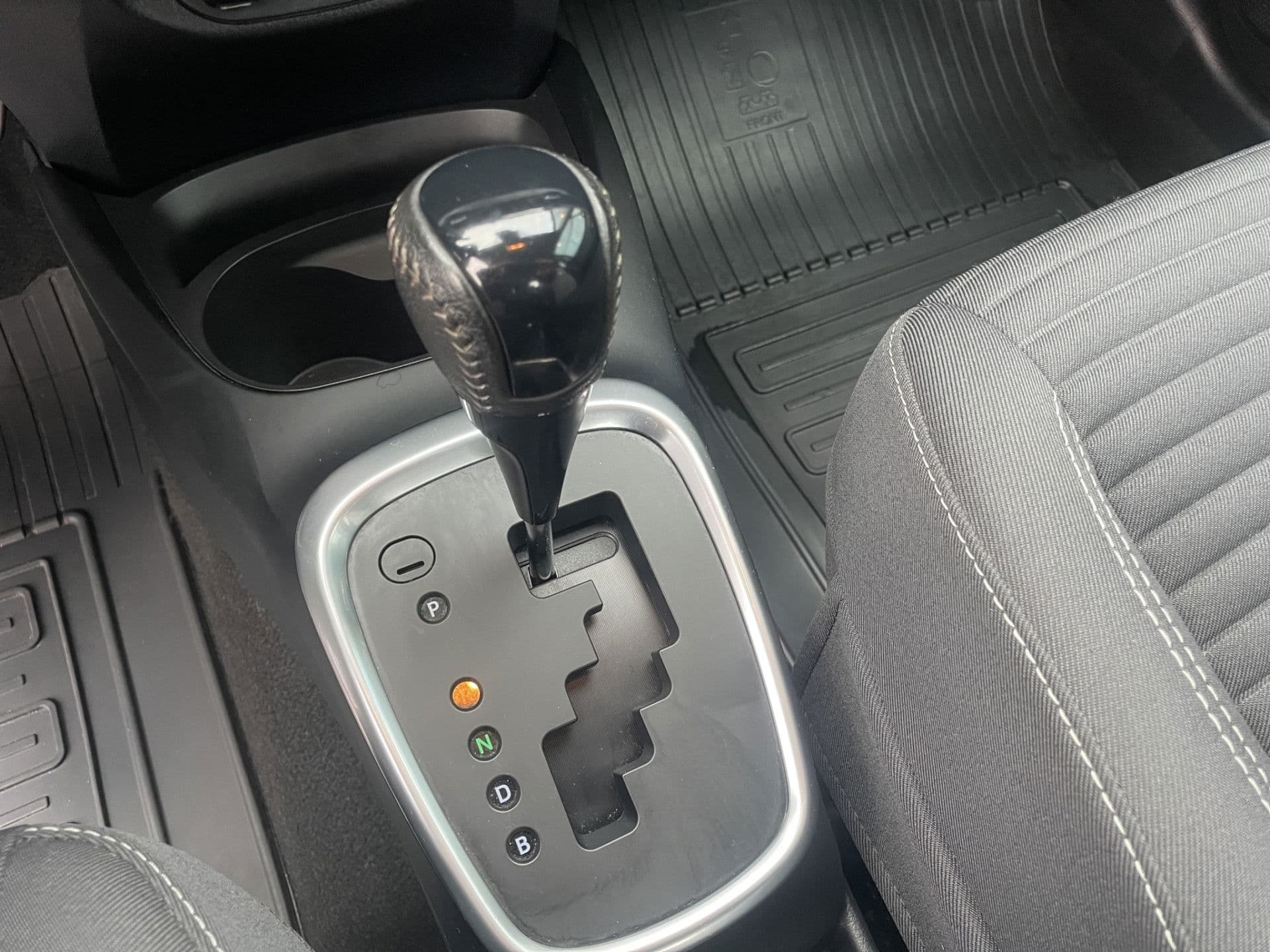 Toyota Yaris 1.5 Hybrid Active Climate | Cruise | Camera thumbnail 17