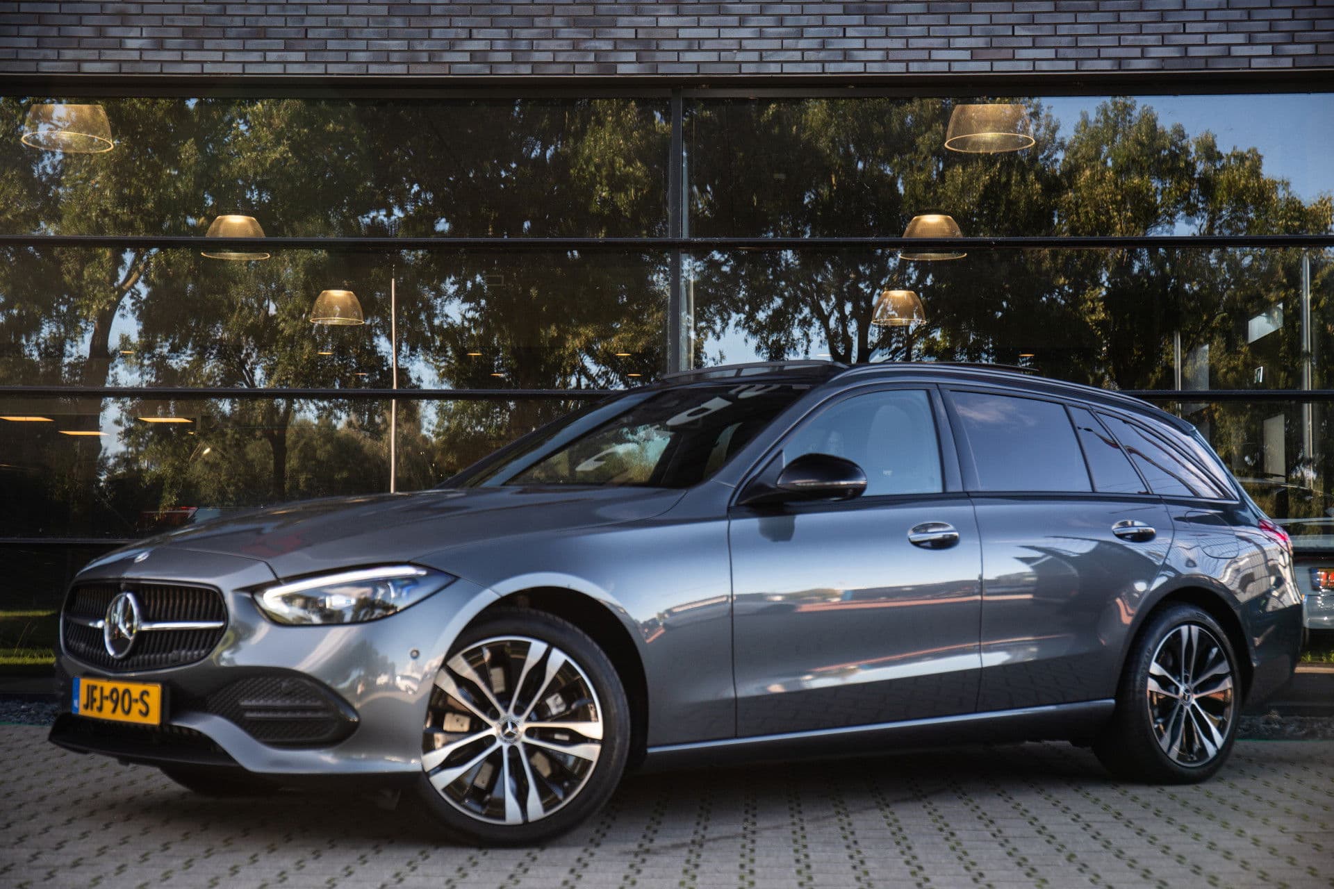 Mercedes-Benz C-Klasse Estate 300 e AMG Line , Panoramadak, Sfeerverlichting, 3D-camera, HUD thumbnail 2