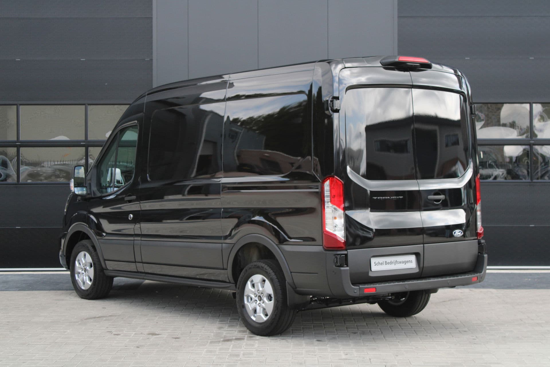 Ford Transit 350 2.0 TDCI L2H2 Limited 165pk - Adaptive Cruise - Xenon - Navi - Blind Spot - 360 camera - Rijklaar thumbnail 28