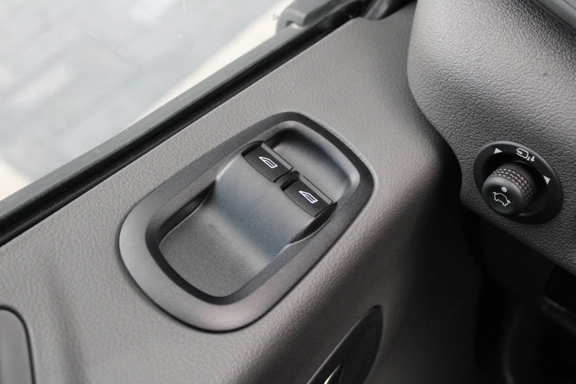 Ford Transit 350 2.0 TDCI L2H2 Limited 165pk - Adaptive Cruise - Xenon - Navi - Blind Spot - 360 camera - Rijklaar thumbnail 10