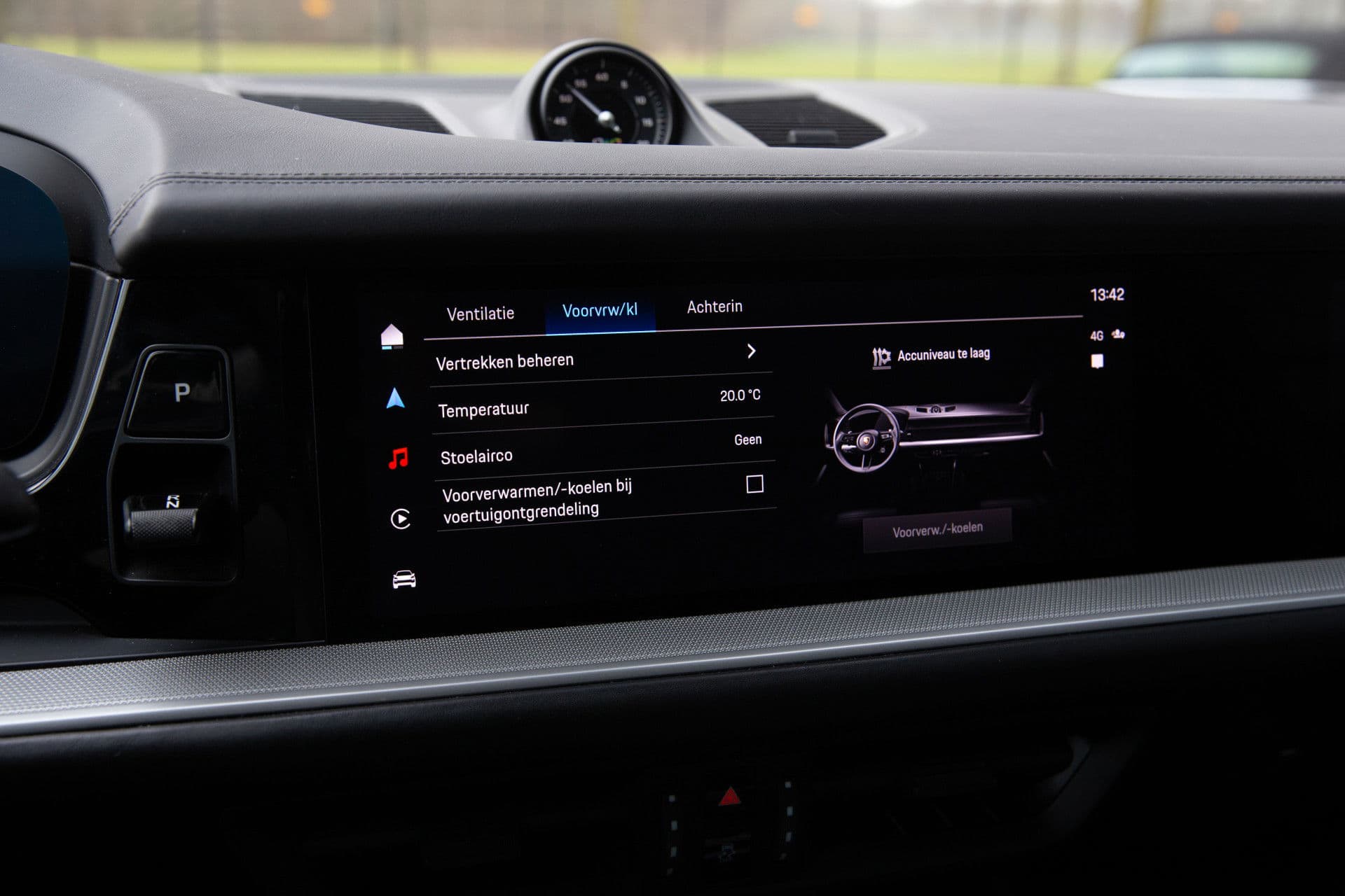 Porsche Cayenne Coupé 3.0 E-Hybrid , Panoramadak, Bijrijdersdisplay, Trekhaak, Sport Design, Origineel NL thumbnail 23