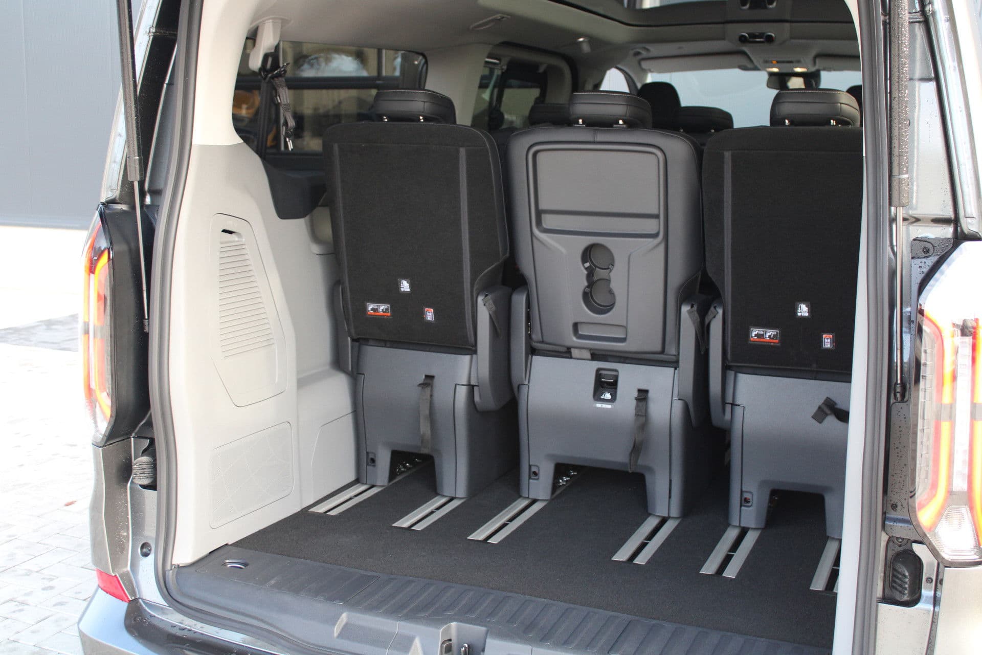 Ford Tourneo Custom 340 2.5 PHEV L2H1 Titanium X 232pk - ACC - Pano - B&O - Elek. schuifdeuren - 360 camera - Elek-Trekhaak - Prijs excl. BTW - Rijklaar thumbnail 65