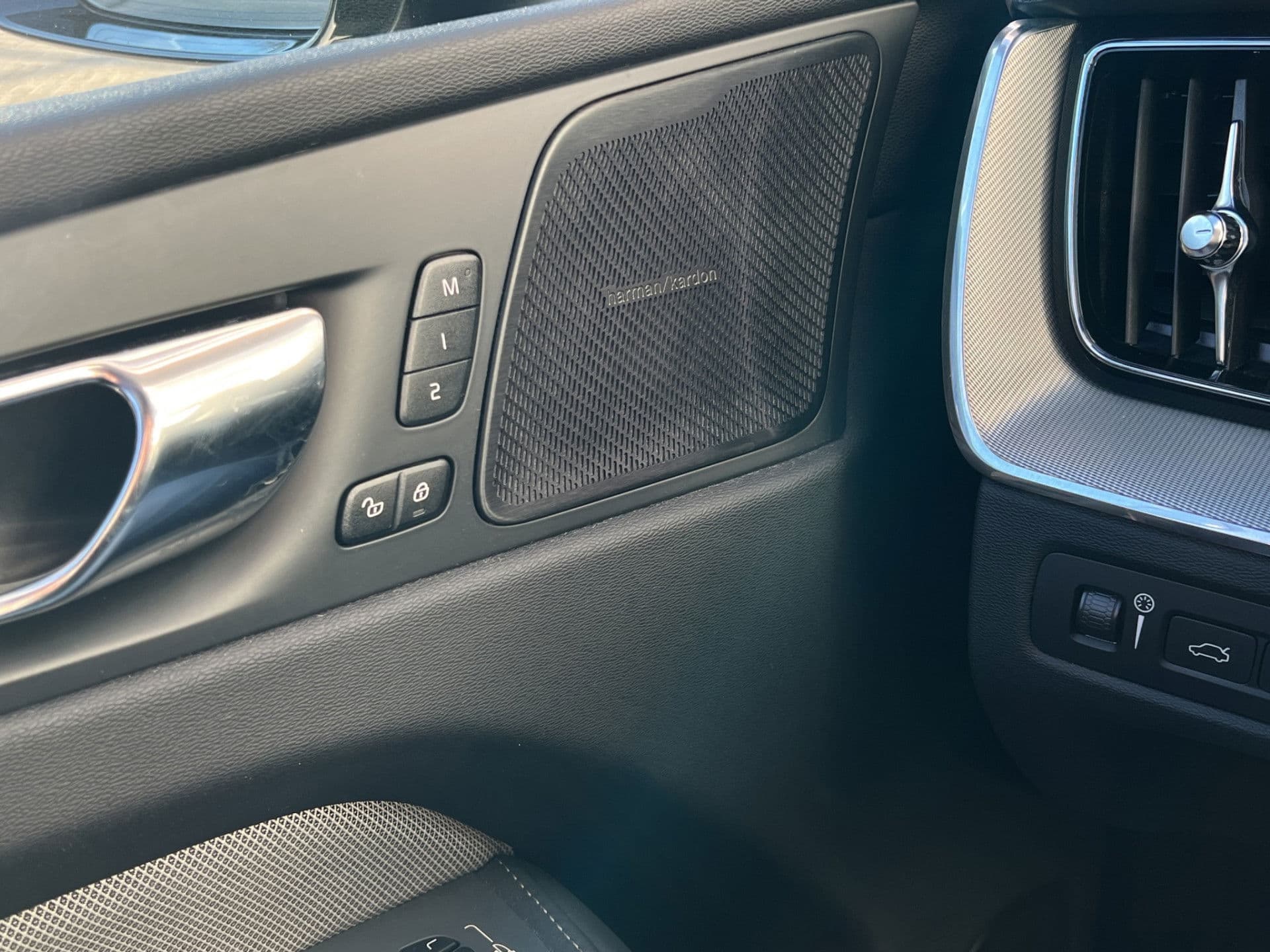 Volvo XC60 2.0 Recharge T8 AWD R-Design | Pano | Trekhaak | H&K | Adaptive | thumbnail 4