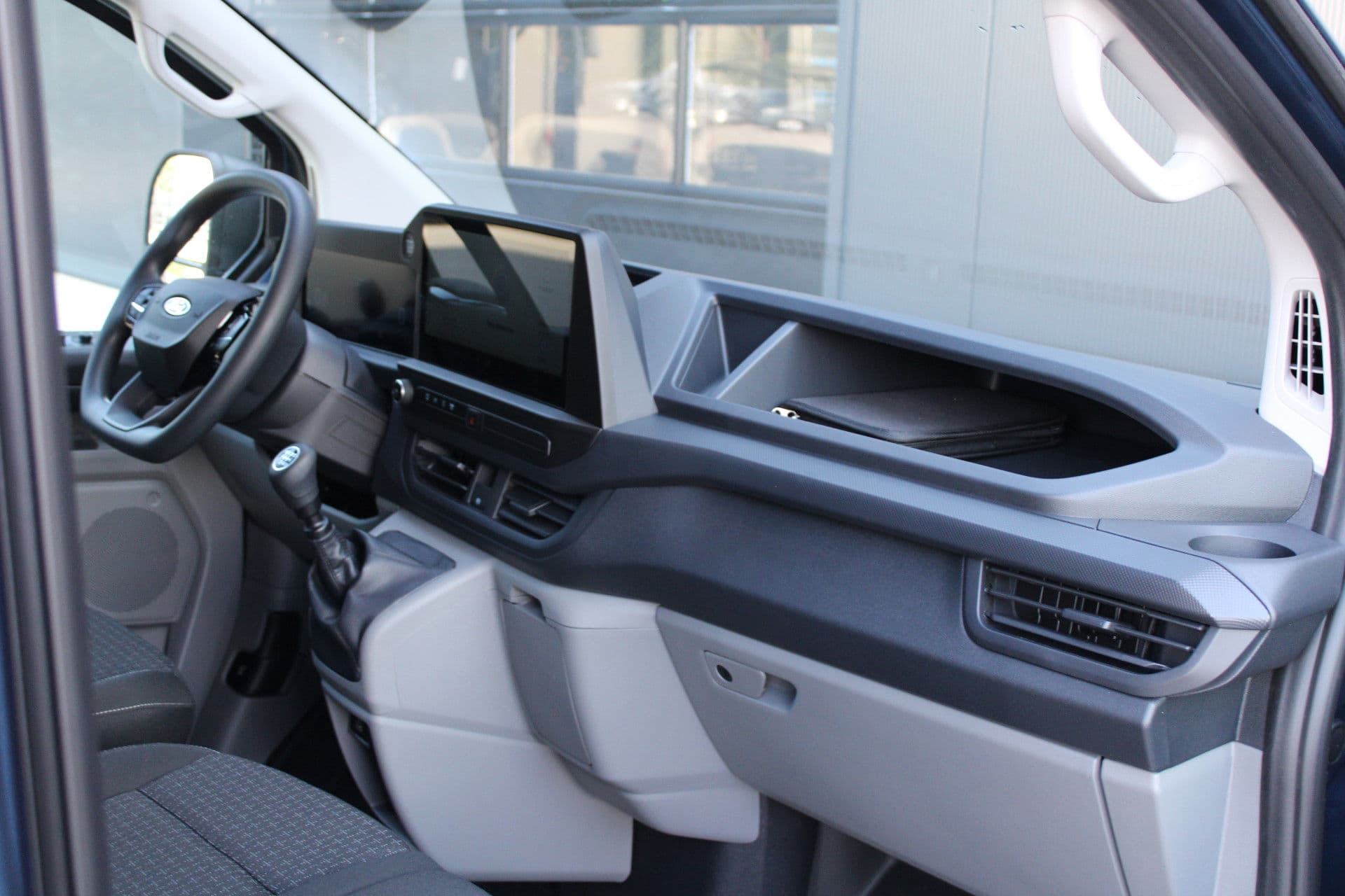 Ford Transit Custom 320 2.0 TDCI L2H1 Trend 136pk - 2x Schuifdeur - Carplay - Android - Camera - Trekhaak - Stoelverwarming -70l tank - Rijklaar thumbnail 34