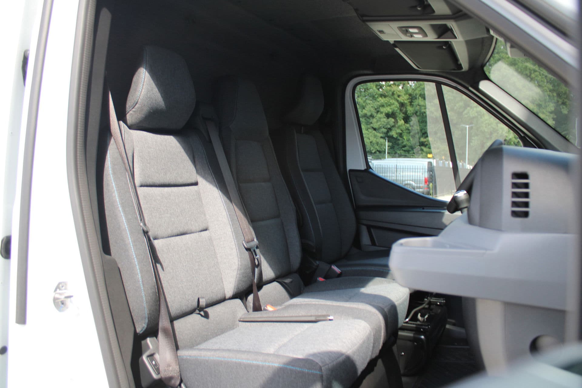 Renault Master T35 2.0 dCi 170pk L2H2 Extra - 2x Schuifdeur - Navigatie - Blind Spot - Camera - Stoelverwarming - Verwarmde voorruit - Rijklaar thumbnail 44