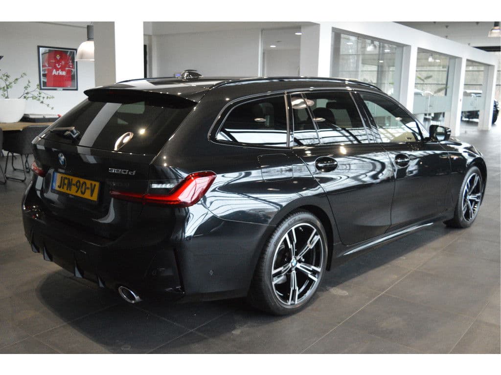 BMW 3 Serie Touring 320d M-SPORT pano camera led 18 inch 190 pk !! thumbnail 4