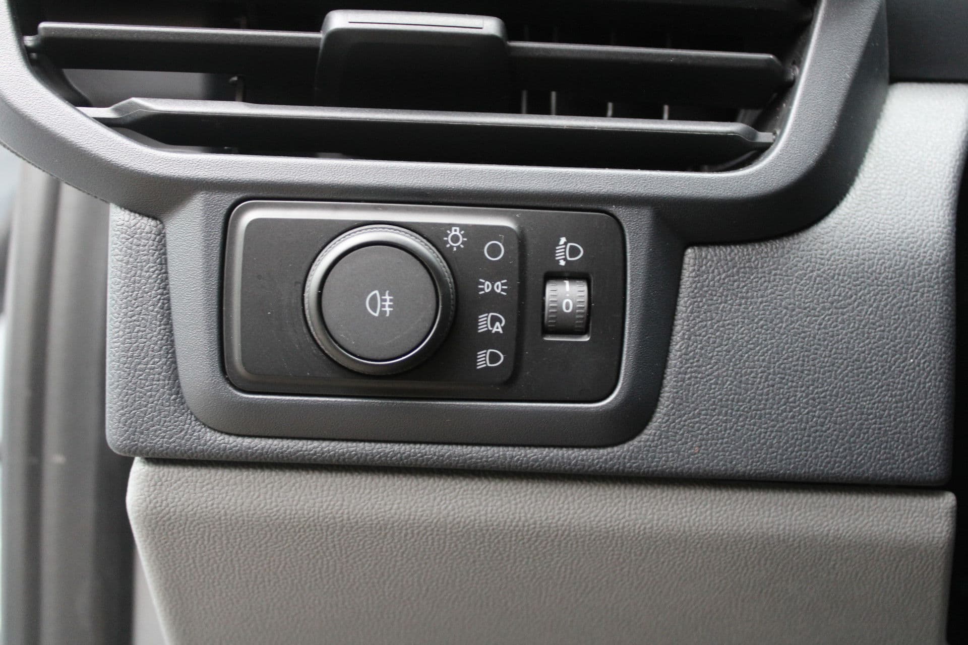 Ford Transit Custom 320 2.0 TDCI L2H1 Trend DC 136pk - Raptor Grill - Styling Pack - LM velgen - Betimmering - Camera - Trekhaak - LED koplampen - Rijklaar thumbnail 26